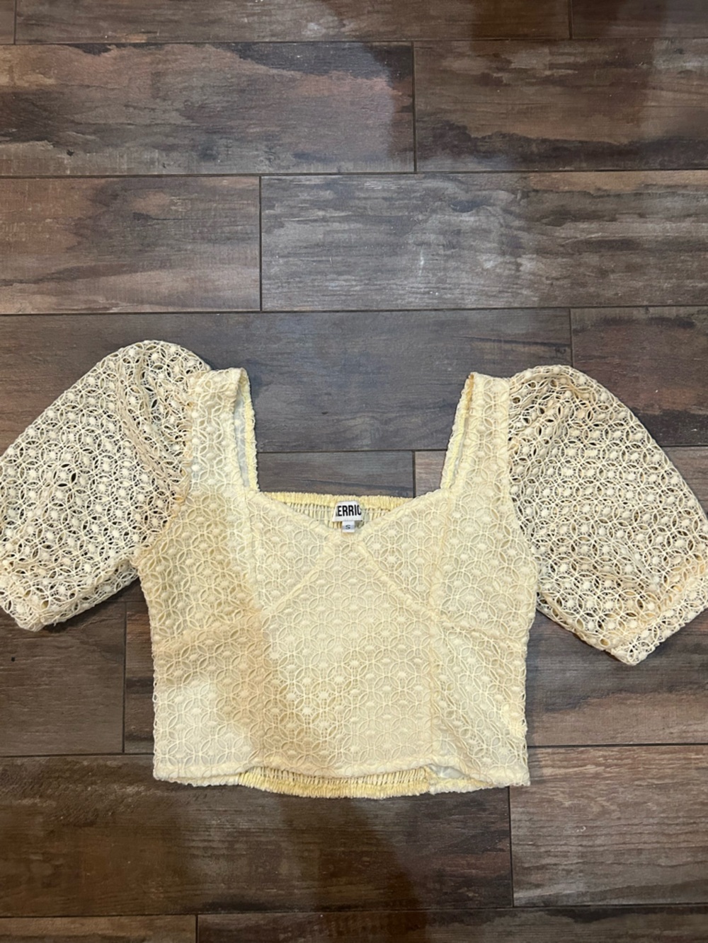 kerrick Lace Puff-Sleeve Crop Top in Pale Yellow